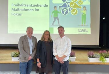 &quot;Wir möchten uns austauschen, sensibilisieren, reflektieren und auch konfrontieren&quot;, so Kristin Assmann und Dr. Rüdiger Haas auf dem Fachtag über &quot;Freiheitsentziehende Maßnahmen im Fokus&quot; in der Marler Fachklinik für Kinder und Jugendpsychiatrie des Landschaftsverbandes Westfalen-Lippe (LWL).&lt;br&gt;Foto: LWL 