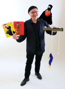 Zauberer BeLu und seine Bande zaubern mit dem und für das Publikum.<br>Foto: Bernhard Luksch