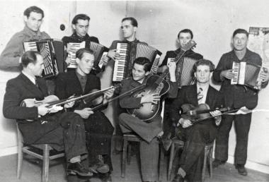 Musiker-Gruppe im DP-Lager Haltern, 1947.<br>Foto: Rektorat der Polnischen Katholischen Mission in Deutschland, Hannover