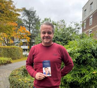 Patientinnen und Patienten mit Diabetes sind besonderen Risiken und Bedürfnissen ausgesetzt. Markus Auster, Gesundheits- und Krankenpfleger in der LWL-Uniklinik Hamm, betreut als Diabetesberater die jungen Menschen in der Fachklinik.<br>Bild: LWL/Antonia Scheefeldt