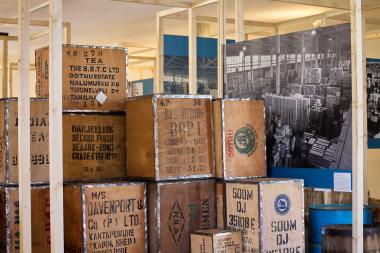 Blick in die Ausstellung im Hafengebäude des Schiffshebewerks.<br>Foto: LWL / Julia Gehrmann