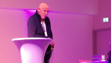 Joe Bausch begeisterte bei der Landhauslesung der LWL-Klinik Dortmund das Publikum.<br>Foto: LWL/Michaela Rensing