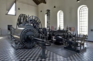 Blick ins Maschinenhaus der Zeche Nachtigall mit der historischen Dampffördermaschine.&lt;br&gt;Foto: LWL / Annette Hudemann 