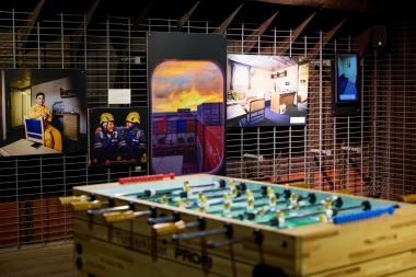 Alltag auf See: Blick in die Sonderausstellung "Container. Die globale Box".<br>Foto: LWL / Julia Gehrmann