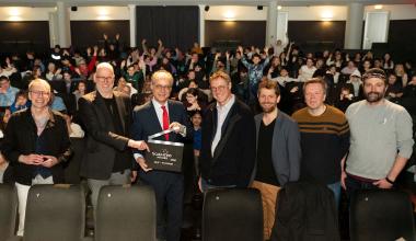 Eröffnung der Schulkino-Wochen NRW 2026 im Rex-Filmtheater in Wuppertal mit: Uwe Leonhardt (v.l./Geschäftsführer Film+Schule NRW), Wolf-Daniel Gröne-Holmer (Stellvertreter der LWL-Kulturdezernentin) Dr. Urban Mauer (Staatssekretär im NRW-Schulministerium), Norbert Lechner (Regisseur des Eröffnungsfilms), Michael Jahn (Projektleitung Schulkino-Wochen), Carsten Happe (Team Schulkino-Wochen NRW) und Martin Kintrup (Team Schulkino-Wochen NRW).<br>Foto: Ansgar Dlugas