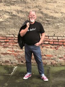 Unter dem Motto "Ab dafür!" präsentiert Bernd Gieseking eine Jahresrevue voller Witz und Wunder. <br>Foto: Martina Lorenz