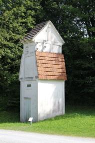 Der Trafoturm stand seit 1924 In der Marsch in Marsberg nahe des ehemaligen Sägewerks. Das Foto zeigt ihn an seinem Standort im LWL-Freilichtmuseum Detmold. <br>Foto: LWL/ LWL-Freilichtmuseum Detmold