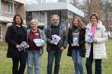Laden ein zur Vortragsreihe: (v.l.) Alina Butnaru, Katja Veldboer, Bernd Meißnest, Lisa Damian und Bärbel Dreisewerd.<br>Foto: LWL/Dresmann 