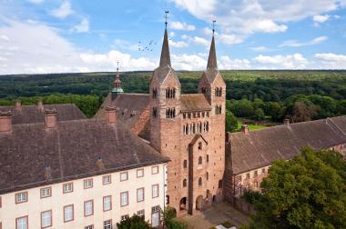 Das karolingische Westwerk der Benediktinerabtei Corvey aus dem 9. Jahrhundert steht im Zentrum der Dokumentation "CORVEY - Das Welterbe in Westfalen". <br>Foto: LWL-Medienzentrum 
