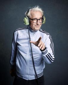 Kabarettist Christoph Brüske ist einer der Künstler:innen bei den "Nacht-Schnittchen" im LWL-Museum Zeche Hannover.<br>Foto: Olli Haas