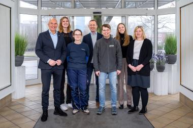 Machten sich ein Bild von der Inklusionsabteilung: Dr. Georg Lunemann (v.l., der Direktor des LWL), Maria Weber, Elisa Frenzel (beide UKM Gebäudemanagement GmbH), Michael Veltmann (LWL-Inklusionsamt Arbeit), Julian Weber (UKM Gebäudemanagement GmbH), Karina Pinnekämper (LWL-Inklusionsamt Arbeit) und Irina Hänsdieke (UKM Gebäudemanagement GmbH). <br>Foto: UKM