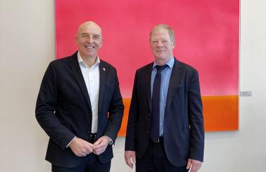 Zu einem Antrittsbesuch war der Präsident des NRW-Oberverwaltungsgerichts, Dr. Carsten Günther (rechts), zu Gast bei Dr. Georg Lunemann, dem Direktor des Landschaftsverbandes Westfalen-Lippe (LWL) im Landeshaus in Münster. <br>Foto: LWL