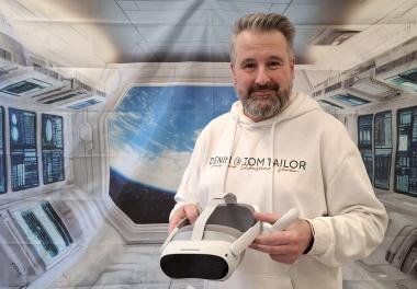 Eine Therapieform wie aus einem Science-Fiction-Film: Maik Kindler lässt sich wegen Höhenangst ambulant an der LWL-Klinik Dortmund therapieren. Dabei kommt eine VR-Brille zum Einsatz.<br>Bild: LWL / Philipp Stenger