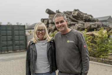 Geschäftsführer Sebastian Goste und Assistenz der Geschäftsführung Sandra Sump auf dem Gelände der Grünwerk Gladbeck gGmbH. <br>Foto: LWL/Paul Metzdorf