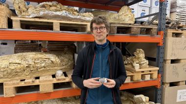 Robert Bäumer gibt in seinem Vortrag im LWL-Museum für Naturkunde Einblicke in die Tier- und Pflanzenwelt des Oberkarbon. <br>Foto: LWL/Leckelt-Hüls