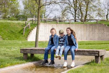 Ferien am Wasser: Das Schiffshebewerk bietet nach Ostern einen viertägigen Workshop an, bei dem Kinder eine eigene Containerreise planen. <br>Foto: LWL / Julia Gehrmann 