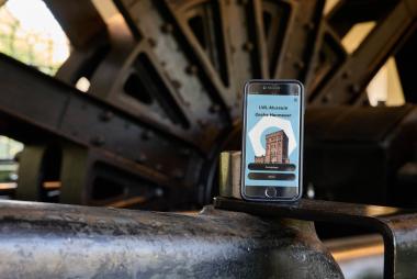 Mit dem Mediaguide die Zeche erkunden - jetzt auch mit Videos in Deutscher Gebärdensprache (DGS) sowie Audiospuren in Deutsch und Englisch und einem Rundgang in Leichter Sprache. <br>Foto: LWL 