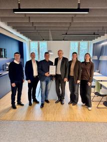 Urkunden-Übergabe beim LWL-BLB: ( v.l.): Martin Trottenburg (Sachbereichsleiter LWL-BLB), Marco Rath (Referatsleiter LWL-BLB), Matthias Gundler (Betriebsleiter LWL-BLB), Bernd Schwager (Umweltgutachter), Pauline Billstein (Umweltmanagementbeauftragte des LWL-BLB), Nadine Weintz (LWL-Stabstelle Klima, Umwelt und Nachhaltigkeit)