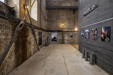 Auf der Galerie im Malakowturm der Zeche Hannover ist aktuell die Ausstellung "Weg der Kohle" mit Fotografien von Khalil Noé Döring zu sehen.<br>Foto: LWL / Philipp Harms 