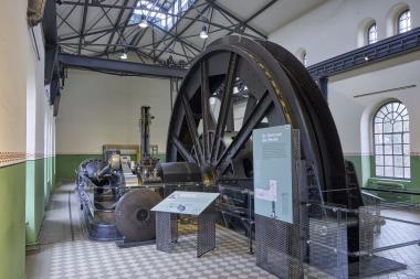 Die Dampffördermaschine von 1893 ist das Herzstück der Maschinenhalle. <br>Foto: LWL / Julia Gehrmann