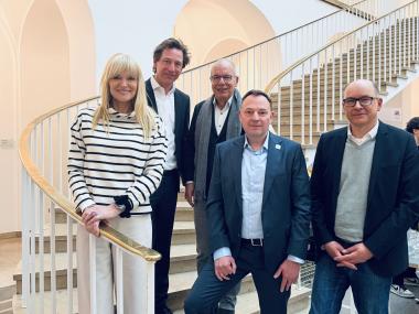 Dr. Barbara Rüschoff-Parzinger (v.l./LWL-Kulturdezernentin), Stefan Rethfeld (Projektleitung, LWL-Denkmalpflege, Landschafts- und Baukultur in Westfalen), Prof. Dr. Bernd Andrick (Ernsting Kunst- und Kulturstiftung, Coesfeld), Thomas Stausberg (NRW.BANK, Düsseldorf/Münster), Dr. Holger Mertens (LWL-Chefdenkmalpfleger) - es fehlt: Dr. Christina Hagemeister (Klinkerwerk Hagemeister, Nottuln).<br>Foto: LWL/Markus Bomholt