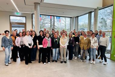 Die Teilnehmenden des Netzwerktreffens "Kinderschutz"  - Regionalgruppe Lippstadt in der LWL-Pflegeschule Kreis Soest in Benninghausen.<br>Foto: LWL/Stephanie Dreps