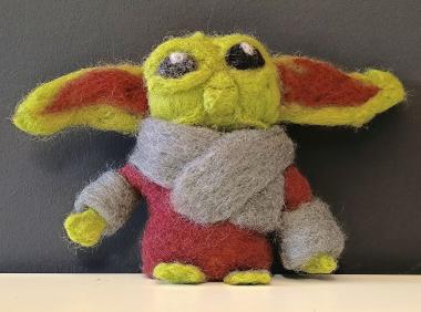 So könnte der "Grogu" aussehen, der bei Workshops im Textilwerk gefilzt werden kann.<br>Foto: LWL / Julia Gehrmann 