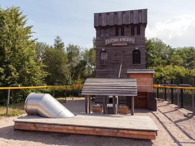 Seit 25 Jahren ist der hölzerne Malakowturm der "Zeche Knirps" eine feste Größe auf dem Gelände des LWL-Museums Zeche Hannover.<br>Foto: LWL / Natasha auf'm Kamp