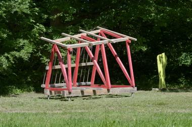 Unter der künstlerischen Leitung von Olaf Holzapfel entsteht ein gemeinsames Kunstobjekt.<br>Foto: LWL/Klein 