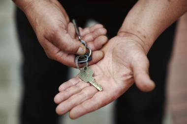 Der Schlüssel zur eigenen Wohnung ist ein erster Schritt in ein neues Leben.<br>Foto: LWL/Urban 