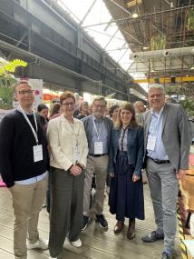Nils Kleibing (v.l./NRW-Kinder- und Jugendministerium), LWL-Jugenddezernentin Birgit Westers, Jürgen Schaltmann, Verena Schäffer, (beide NRW-Kinder und Jugendministerium) und LVR-Jugenddezernent Knut Dannat.<br>Foto:LWL/Pia Tönges