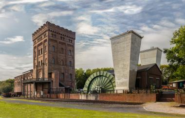 Das LWL-Museum Zeche Hannover mit Maschinenhalle, Malakowturm und Lüftergebäude.<br>Foto: LWL / Achim Bednorz