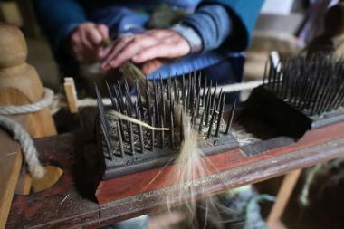 Die Verarbeitung von Flachs bedarf vieler einzelner Arbeitsschritte.<br>Foto: LWL/Gerstendorf-Welle