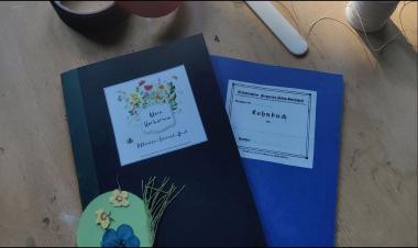In der Kinderwerkstatt werden Büchlein gebastelt und können mit nachhause genommen werden.<br>Foto: LWL/ Emily Raßbach 