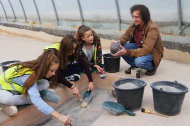 Ein archäologisches Grabungscamp können Schüler:innen zwischen 8 und 12 Jahren in den Herbstferien im LWL-Museum absolvieren.<br>Foto: LWL/ J. Schubert