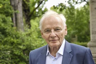 Götz Aly stellt am 3. November sein Buch "Wie konnte das geschehen?" in der Glashütte Gernheim vor.<br>Foto: S. Fischer Verlag / Susanne Schleyer
