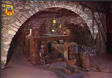 Nachbau einer "Farga Catalana", einer Katalan-Schmiede aus dem 17. Jahrhundert im Museum im spanischen Ripoll <br>Postkarte<br>