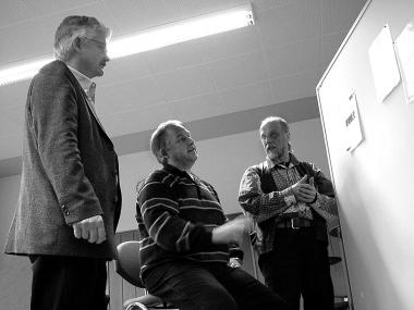 Neue Wege in der Projektarbeit geht W. Rometsch (li.). Projektleitungen werden mit erfahrenen "Leiharbeitern" besetzt wie beispielsweise mit R. Lutz (re.) und R. Meyer (mi.)
