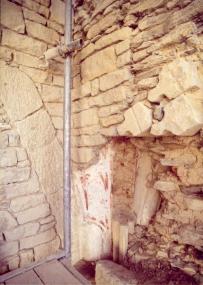 Völlig überraschend stießen die LWL-Denkmalpfleger bei Restaurierungsarbeiten in der Liesborner Kirche auf spätgotische Gewölbemalerei, weil vor 200 Jahren Abbruchmaterial für einen Strebpfeiler wiederverwendet wurde. <br>Foto: LWL</br>