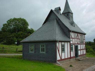 Fast 200.000 Besucher kamen in dieser Saison ins LWL-Freilichtmuseum Detmold, das in diesem Jahr die Kapellenschule Werthenbach eröffnete.     Foto: LWL