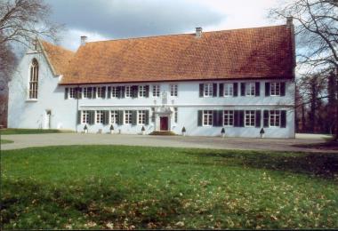 Im Westflügel des Klosters Bentlage haben unter anderem die Europäische Märchengesellschaft, die Kloster Bentlage GmbH und der Förderverein Kloster/Schloß Bentlage ihren Sitz.   Foto: LWL