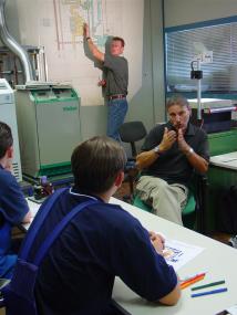 Gebärdensprachdolmetscher belgeiten gehörlose Menschen im Beruf. Der LWL organisiert und finanziert die Dolmetschereinsätze. <br>Foto: LWL</br>