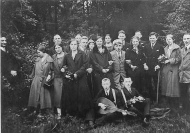 Der Maigang hat in Westfalen die Walpurgisbräuche abgelöst. Diese Gruppe machte ihre Maitour in den 1920er Jahren bei Ahlen (Kreis Warendorf). 