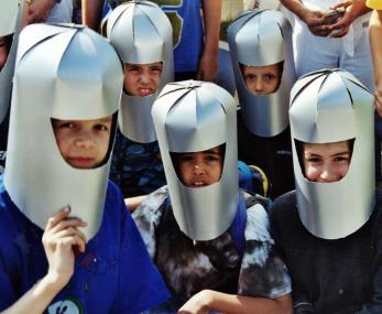 Gut behelmt werden die Kinder den Europaplatz in Herne verlassen. <br>Foto: LWL/Salesch</br>