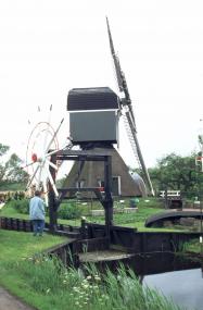 Blick auf die Schleuse von Tienhoven, nahe Utrecht, mit einer Windmühle im Hintergrund. <br>Foto: Mike Clarke</br> 