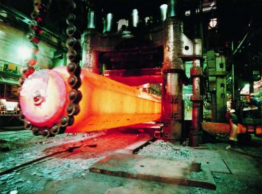Ein Schmiedeblock in der 8.000 Tonnen Presse der Henrichshütte. <br>	Foto: LWL</br> 
