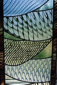 Wellen aus Glas: Ausschnitt einer Glas-Steele aus der Ausstellung 'Baltic Sea Glass'. <br>Foto: LWL</br>
