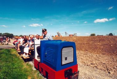 Über zehn Feldbahnlokomotiven fahren die Museumsgäste am Wochenende rund um die ehemalige Tongrube. <br>Foto: </br>