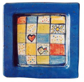 Kunstvolle Keramik wie diese Schale von Annette Oberwelland (Bünde) wird beim Töpfermarkt im Ziegeleimuseum verkauft. <br>Foto: privat</br>