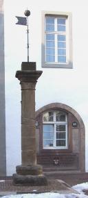 Nach mehr als 100 Jahren ist die Brakeler Rolandsäule an ihren historischen Standort  zurückgekehrt. Deshalb hat der LWL sie jetzt zum Denkmal des Monats gekürt. <br>Foto: Stadt Brakel</br>